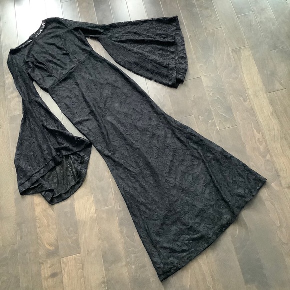 🖤 Gala Black Lace Dress with Bell Sleeves (excluded from sale) - Picture 5 of 9